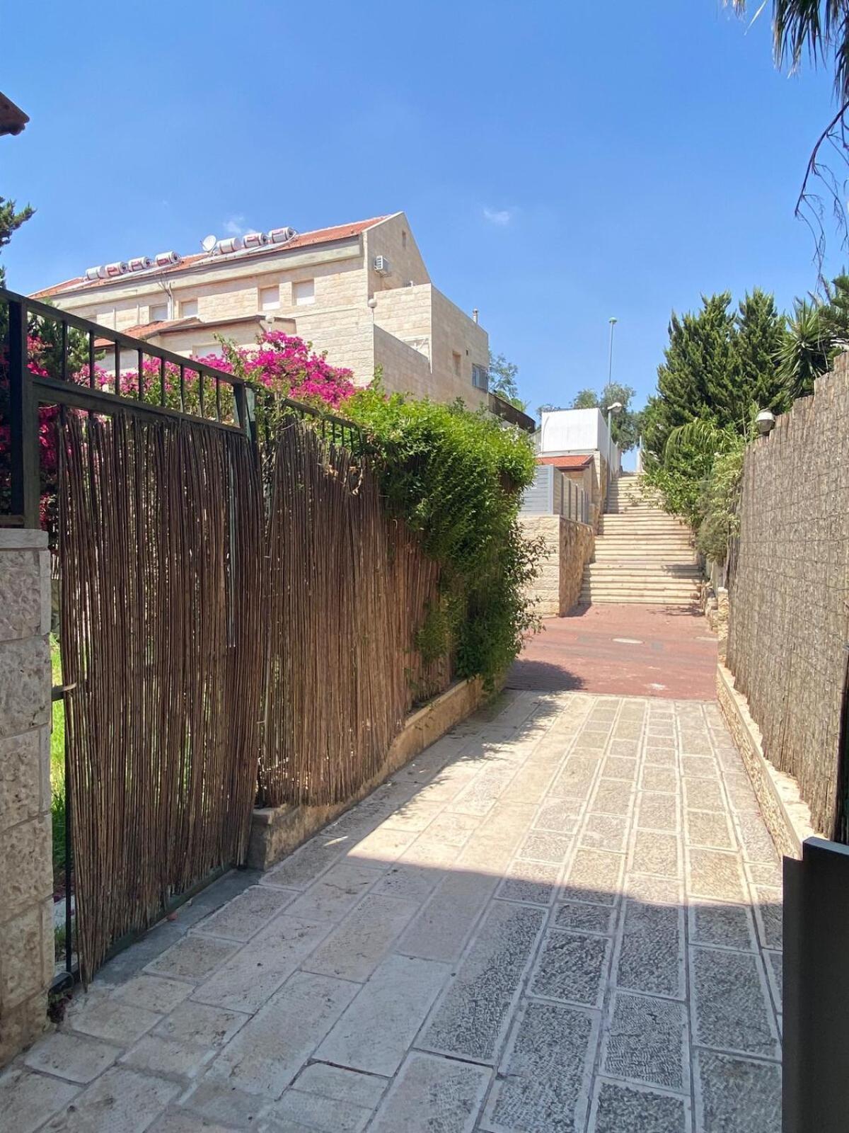 Ferienwohnung דירת גן מרווחת במיקום מעולה עם נטפליקס חינמי Ma'ale Adumim Exterior foto